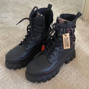 97240-010-M | REVOLT BOOT LEATHER | BLACK/BLACK